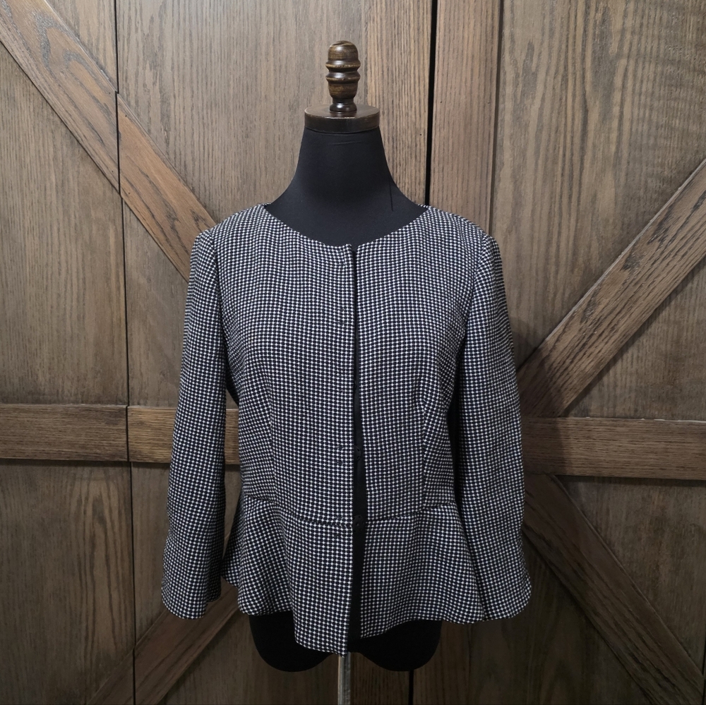 LAST CHANCE Armani Collezioni Black and White Peplum Blazer